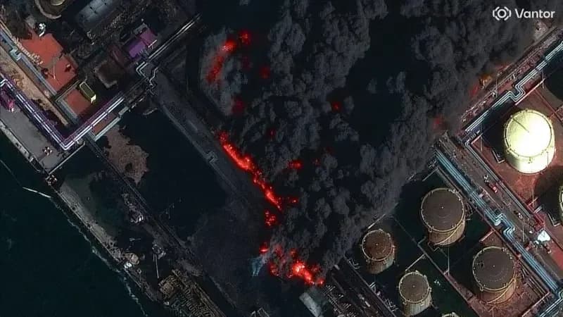 Супутниковий знімок 27 березня зафіксував дим, що здіймається над портом Усть-Луга після українського удару 