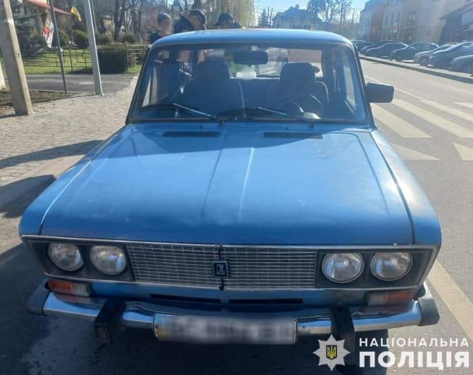 Біля Львова авто збило жінку з семирічною дочкою