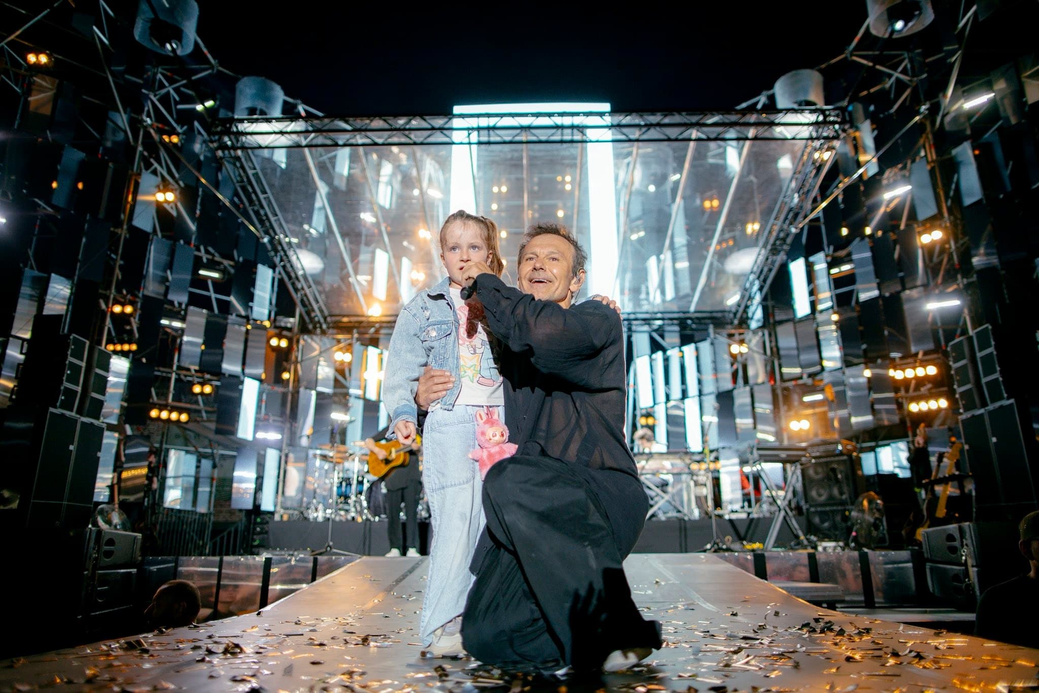 Святослав Вакарчук під час концерту у Львові / Фото зі сторінки "Океану Ельзи" у Facebook