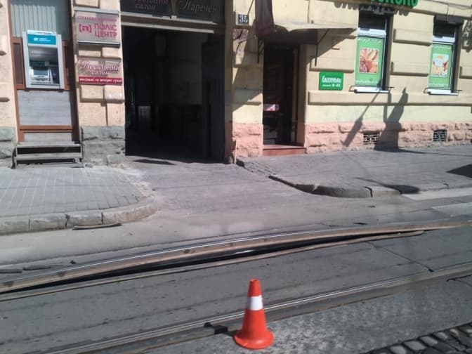 Ситуація на дорогах Львова. По Франка не курсують трамваї