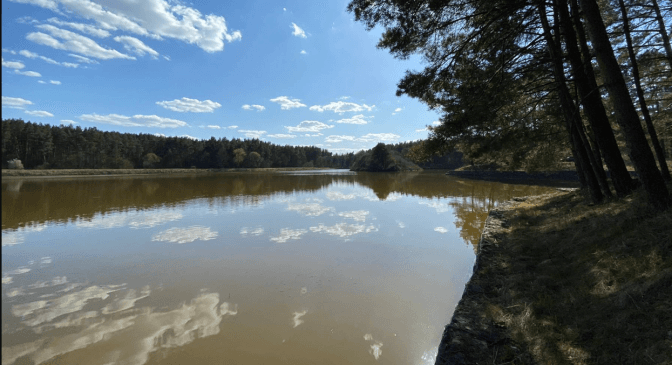 На Львівщині самовільно зводять відпочинковий комплекс на ділянці, призначеній для риборозведення