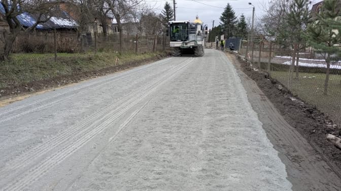 Біля Львова вперше застосують німецьку технологію для ремонту дороги за 200 тис. євро