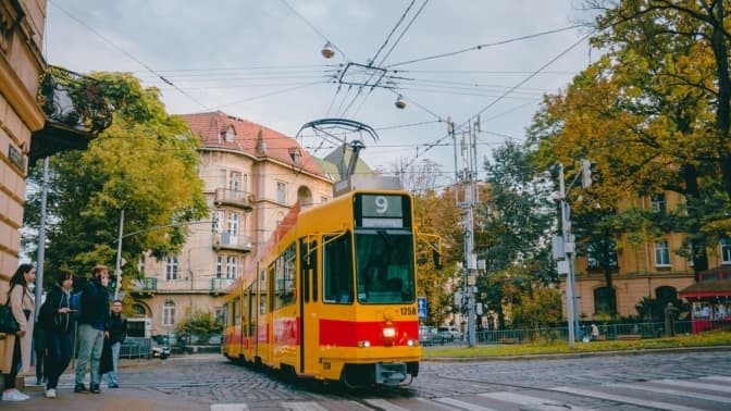 У Львові запустили п’ятий швейцарський трамвай Schindler