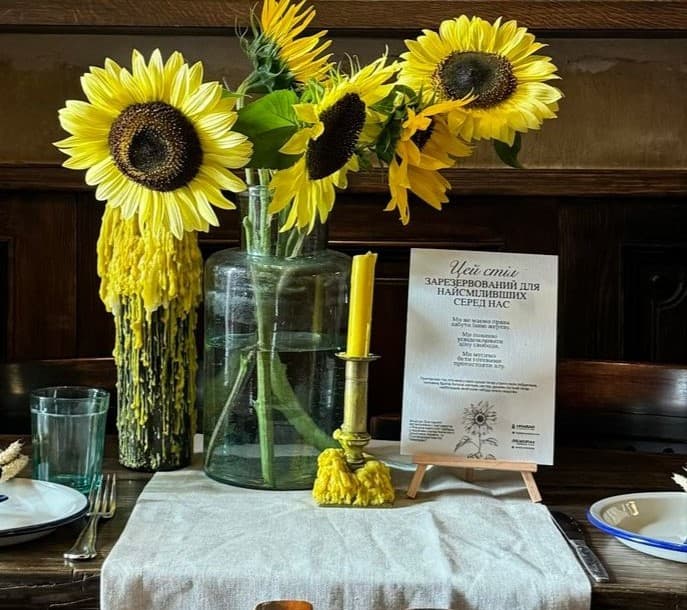 У Львові закликають залишити по одному вільному столу в закладах 29 серпня