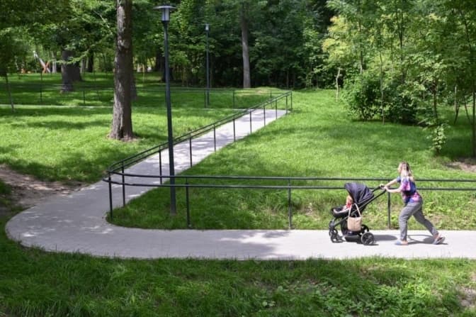 Відсьогодні у парках Львова проводитимуть обробку від кліщів: графік