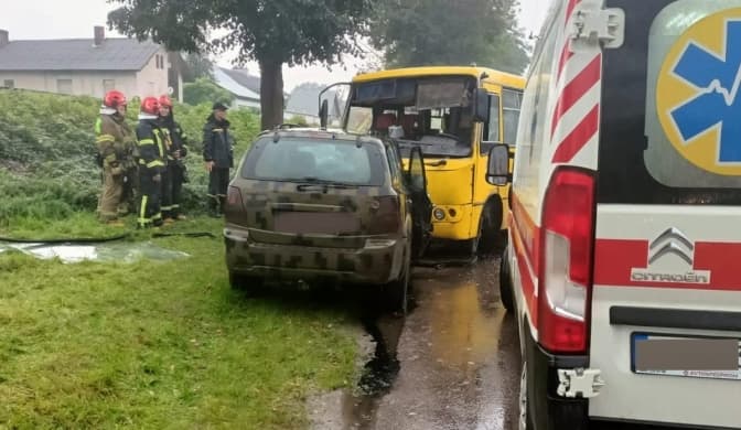 Унаслідок ДТП за участі легковика і автобуса у Львові травмувалося семеро людей. Оновлено