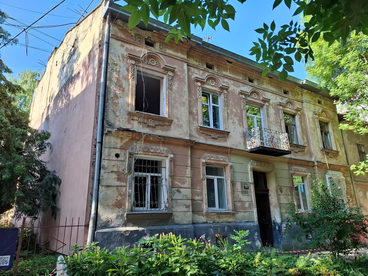 Є чотири варіанти: у Львові назвали, що може бути з будинком, який постраждав від останньої російської атаки