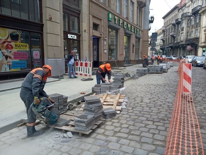 Ремонт хідника на Коперника мають завершити до кінця тижня