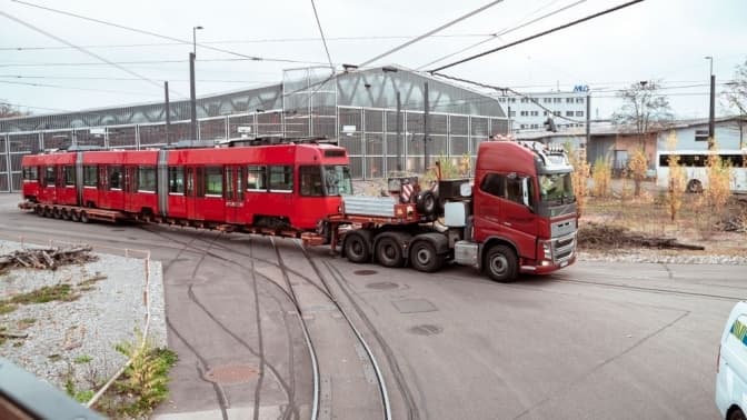 До Львова вирушили ще два трамваї з Берна. Коли прибудуть до міста