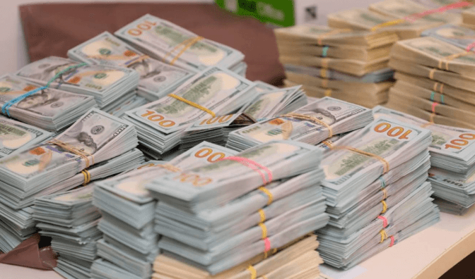 У банківських скриньках одного з підозрюваних у справі про земельну корупцію в Київраді виявили понад 6 млн доларів