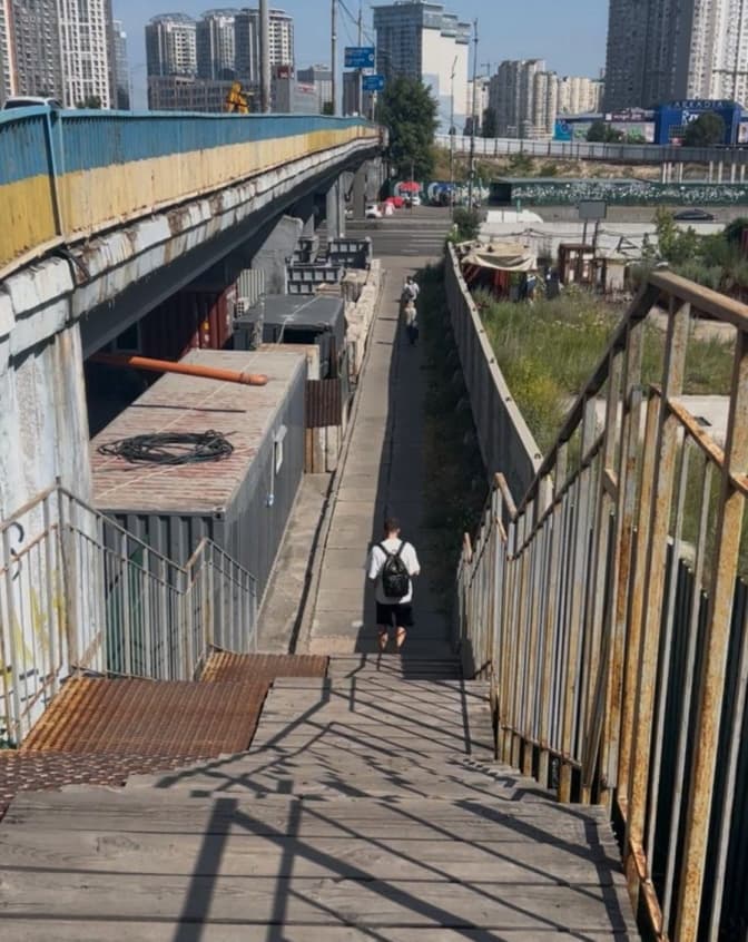 Кияни закликають демонтувати довгобуд біля метро «Осокорки»