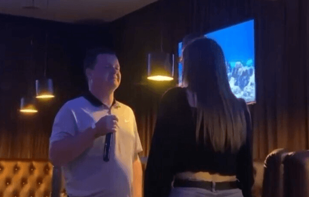 У Білій Церкві чоловік співав пісню про москву у караоке, спалахнув скандал