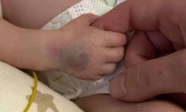 Новонародженого сина загиблої внаслідок російського удару в Києві виписують із лікарні