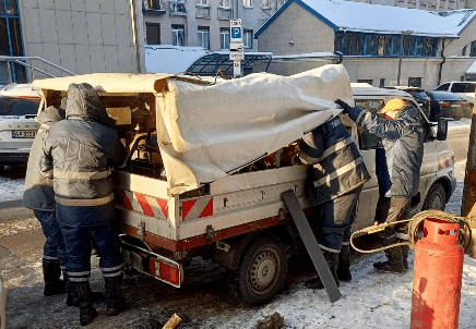 Львівські комунальники допомагають Києву відновлювати тепло та електрику після російських атак