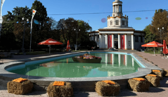 На ВДНГ відкрили відновлений басейн між павільйонами №4, 8 та 10