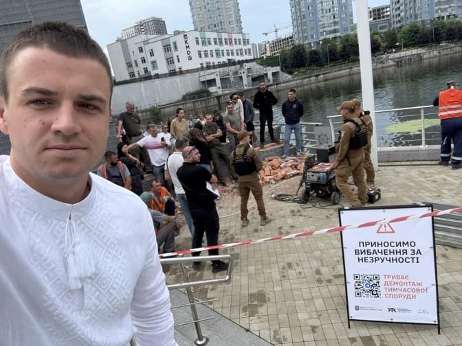 У Києві зносять паркан біля ЖК RiverStone, що перекривав прохід до Дніпра