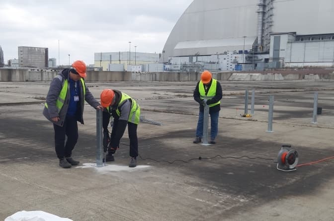 Енергія сонця замість атома: на промисловому майданчику ЧАЕС почали монтаж сонячної електростанції