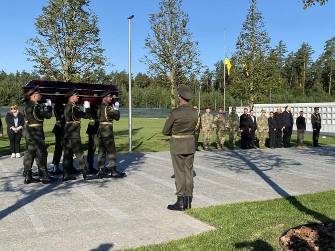 Відбулося перше поховання на Національному військовому кладовищі