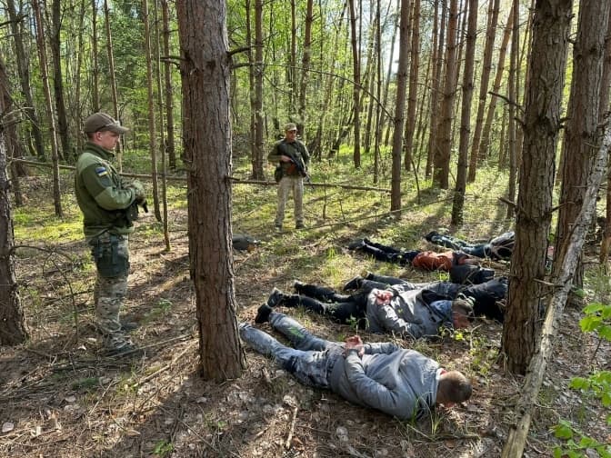 Біля пункту пропуску «Краківець» на Львівщині затримали ще п'ятьох ухилянтів