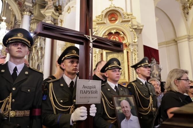 «Він загинув за мене і за Тебе». Львів попрощався із Андрієм Парубієм