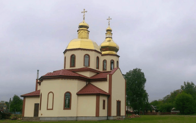 Московський піп привласнив собі храм на Київщині, коли парафіяни вирішили перейти в ПЦУ