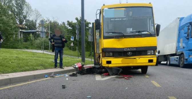 У Львові унаслідок ДТП із маршруткою загинув мотоцикліст