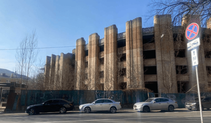 Недобудовану дитячу клініку на Обсерваторній в Києві виставили на аукціон