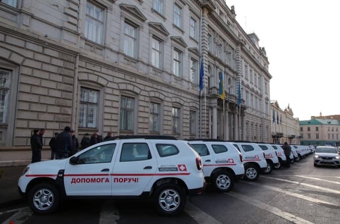 Сільським амбулаторіям на Львівщині передали 28 позашляховиків