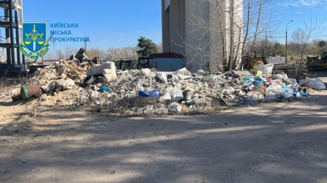 Компанія, яка будувала Подільський міст, прибрала сміттєзвалище після себе на Трухановому острові