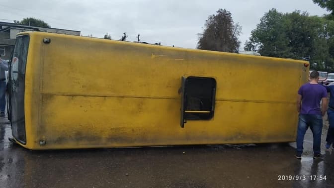 Біля Львова перекинувся приміський автобус. Є постраждалі
