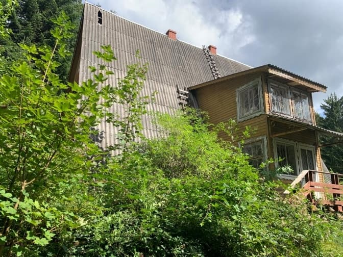 Під час торгів ціна зросла у 8 млн разів. На Львівщині зголосились купити закинуту будівлю