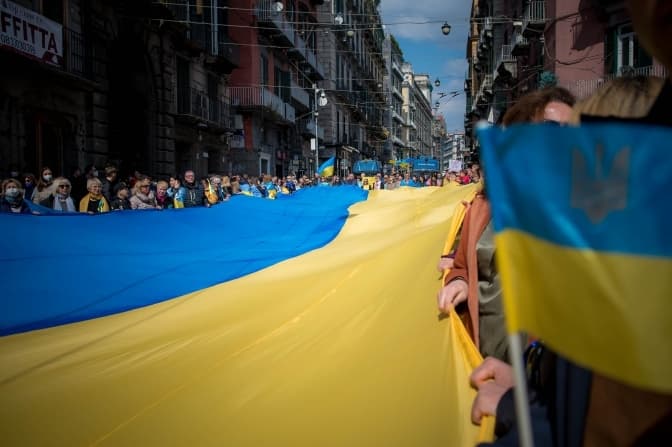 Фото: Петро Ясенівка/мітинг в Неаполі 20 березня