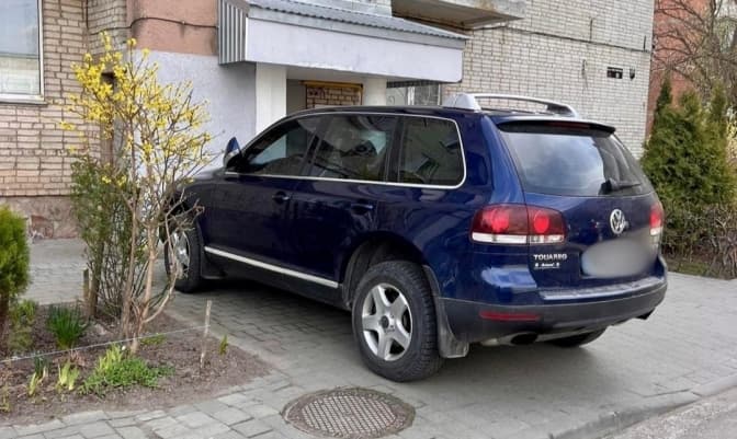 Паркування на тротуарах у Львові: де водії найчастіше блокують шлях пішоходам