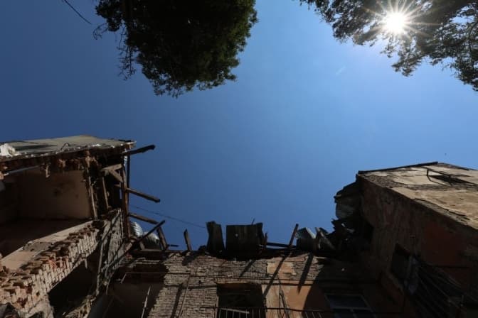 Чи варто зносити будинок у Львові, який постраждав від атаки та в області хочуть збудувати вітрову електростанцію. Підсумки доби