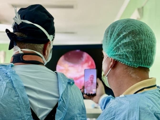 У лікарні університету у Львові провели унікальну операцію: що відомо