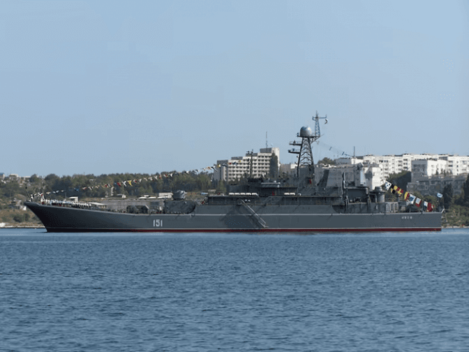 Сили оборони уразили два десантні кораблі та центр зв'язку в Севастополі