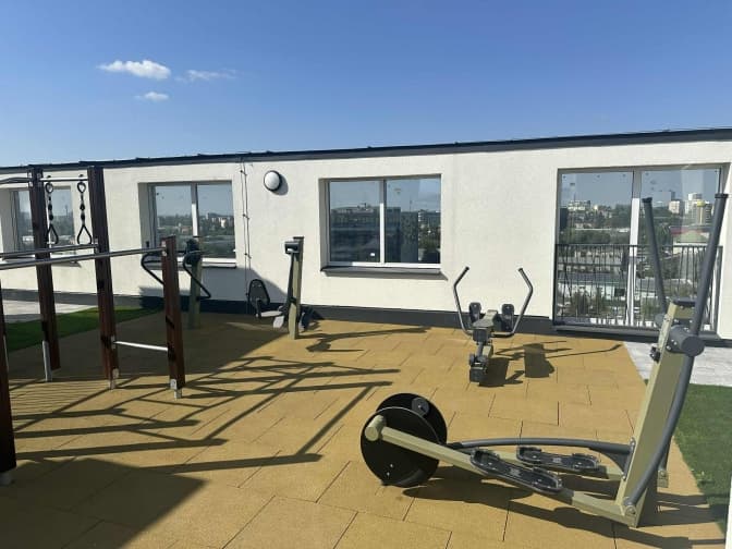 У Львові забудовник перетворив дах на майданчик для відпочинку (фото)