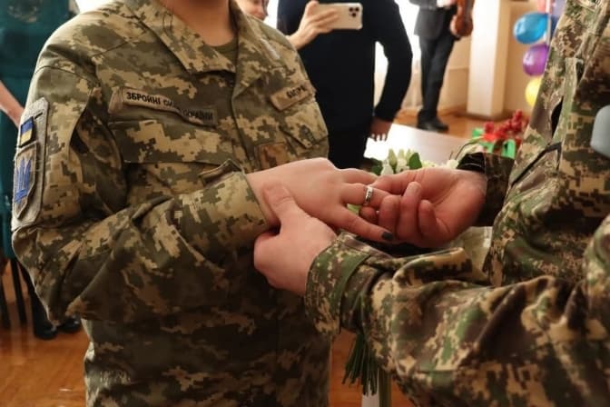 Військові зможуть одружуватись в «Дії» поза чергою