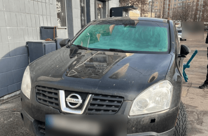 У Києві двох собак залишили зачиненими в автомобілі