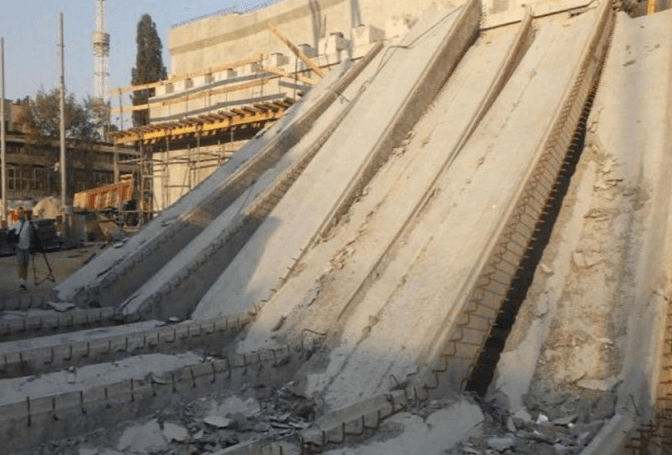 Через обвал Дегтярівського шляхопроводу в Києві пройшли обшуки у посадовців і підрядника