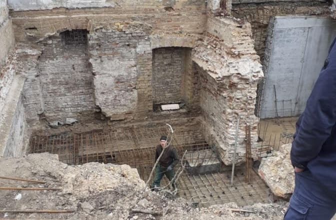 У ДОКС пояснили, що відбувається на місці фундаментів палацу Разумовського