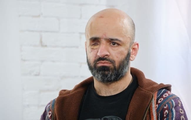 Уламки російських ракет пошкодили квартиру і машину ветерана і адвоката Масі Найєма