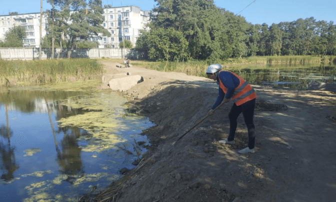 На Київщині засипали озеро, щоб скоротити шлях до укриття