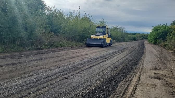 На Львівщині триває ремонт важливої державної дороги. Фото
