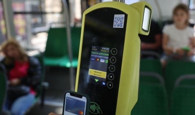 Безготівкова оплата у Львові працюватиме з перебоями ще кілька днів. Що відомо