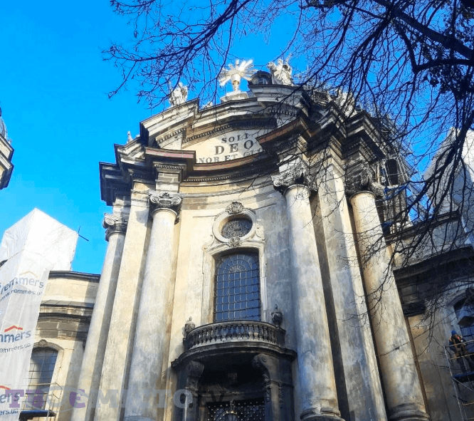 Продовження карантинних обмежень та вакцинація безпритульних. Головне за добу