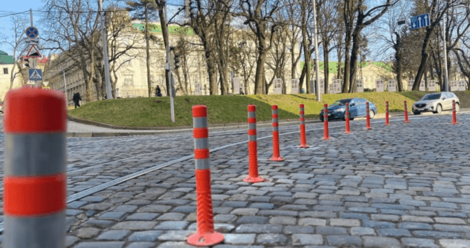 Чи допомогли делініатори у центрі Львова вирішити проблему з затримкою трамваїв