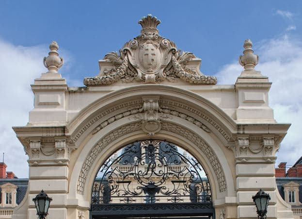 У Львові оновили браму до Палацу Потоцьких. Фото до та після