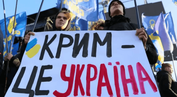 Що відбувається в окупованому Криму і як це позначається на решті країни. Дискусія