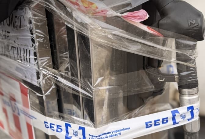 На Львівщині перевірили майже 100 автозаправок: кілька нелегальних станцій уже демонтували